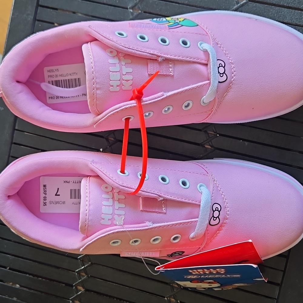 NWT Women's Pro 20 Hello Kitty Heelys in size 7 & in color Pink. - Picture 2 of 9